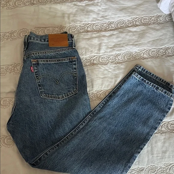 Levi’s 501- Classic High-Rise Straight Leg Blue Jeans - Picture 5 of 9